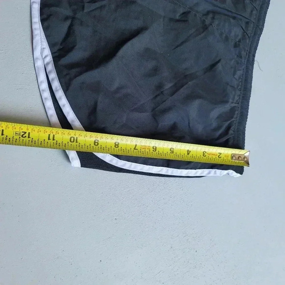 Womens NIKE TEMPO Running Shorts Black/ White Size S (4-6) - Picture 6 of 9